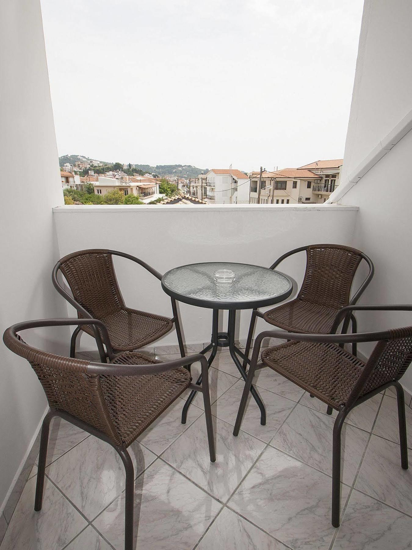 Pineapple Skiathos Екстериор снимка